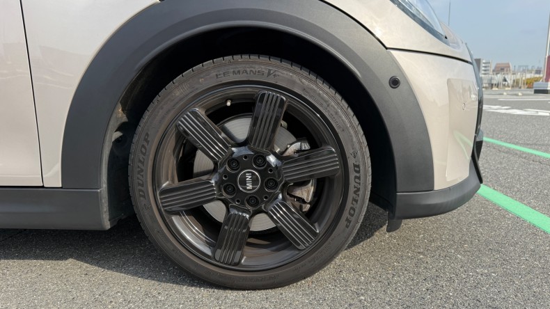 タイヤホイール前