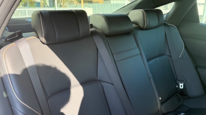 内装後方シート