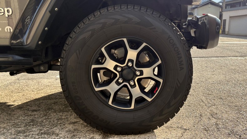 タイヤホイール前