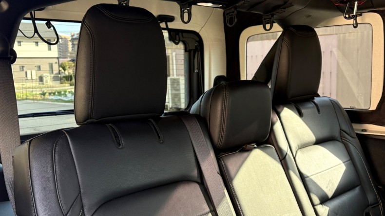 内装後方シート