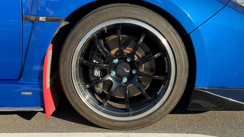 タイヤホイール前