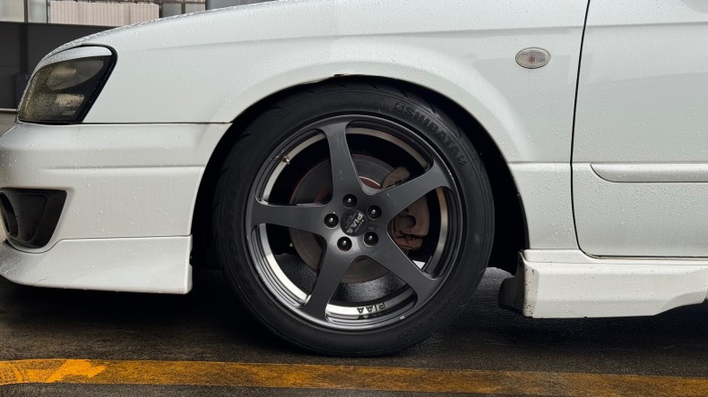 タイヤホイール前