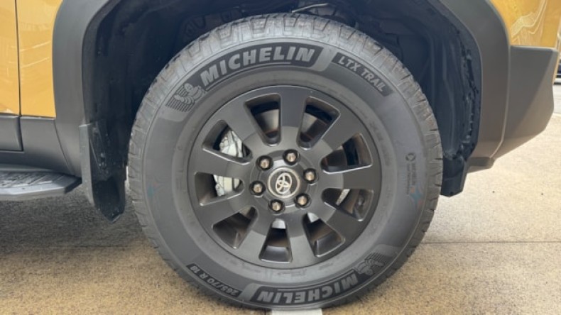 タイヤホイール前