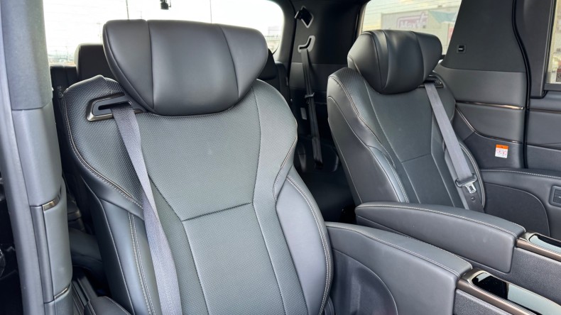 内装後方シート