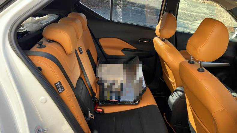 内装後方シート