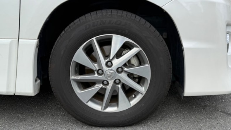 タイヤホイール前