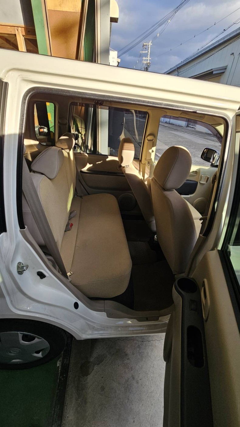 内装後方シート