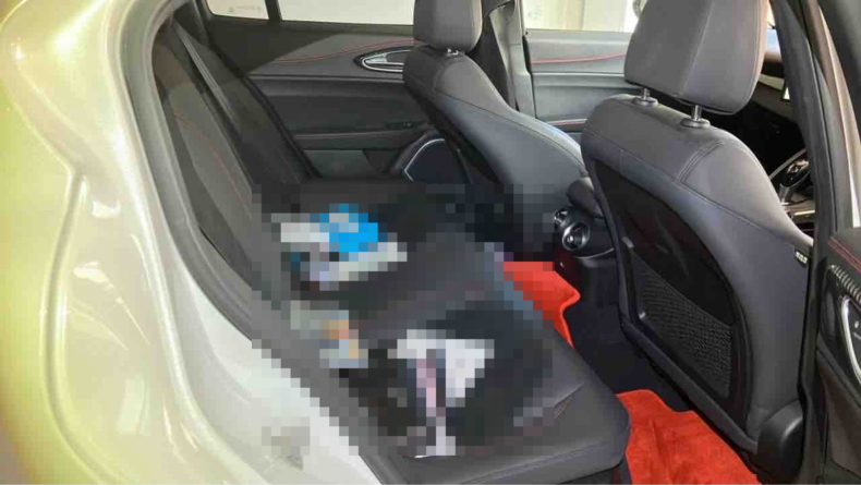 内装後方シート