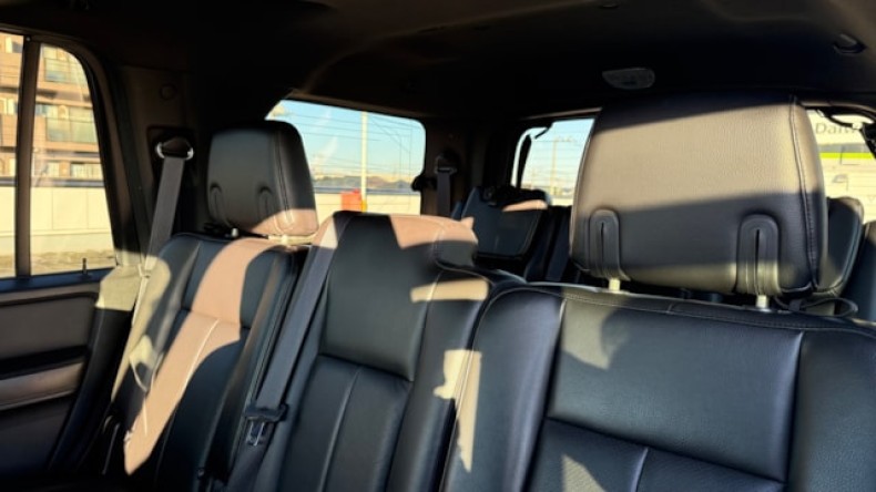 内装後方シート