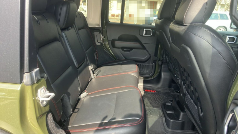 内装後方シート