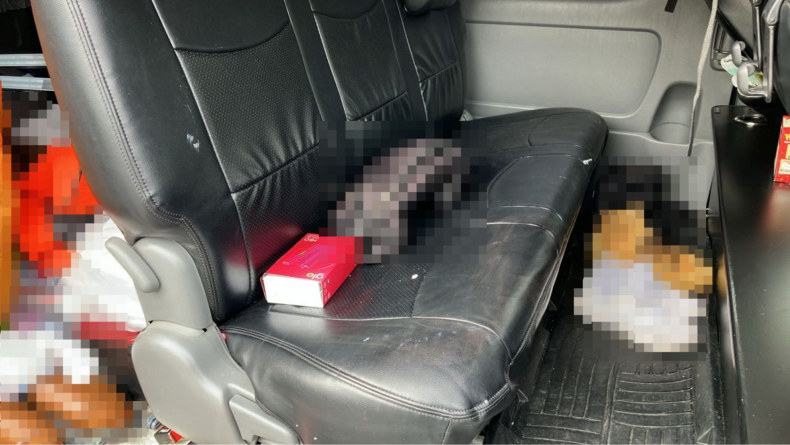 内装後方シート