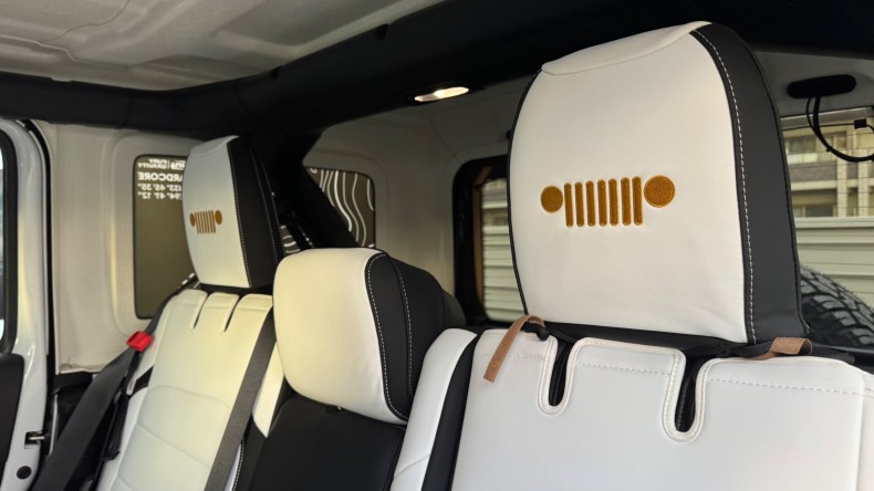 内装後方シート