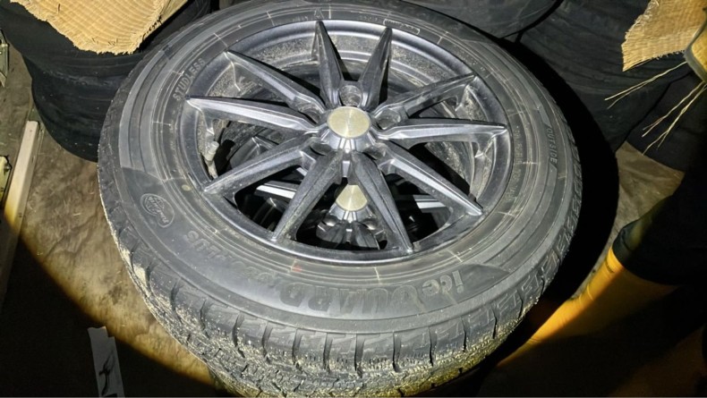 タイヤホイール前