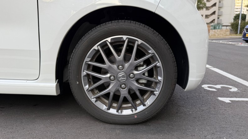 タイヤホイール前