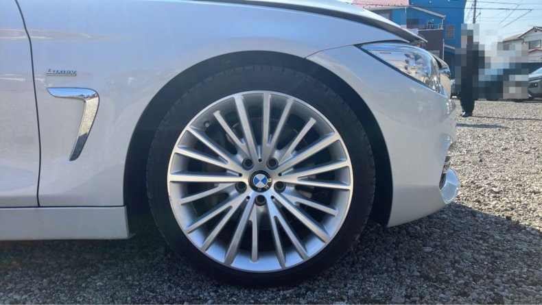 タイヤホイール前