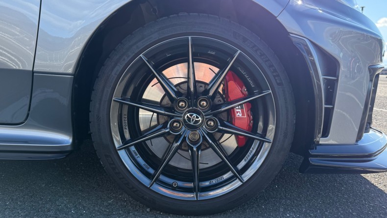 タイヤホイール前