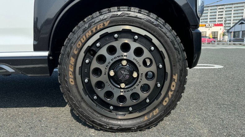 タイヤホイール前