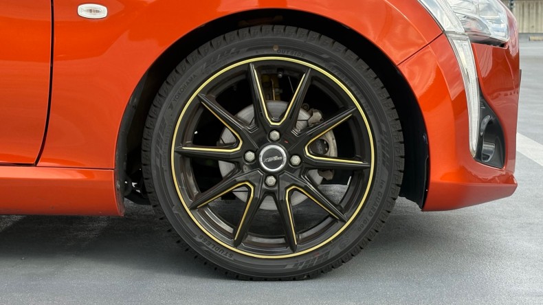 タイヤホイール前