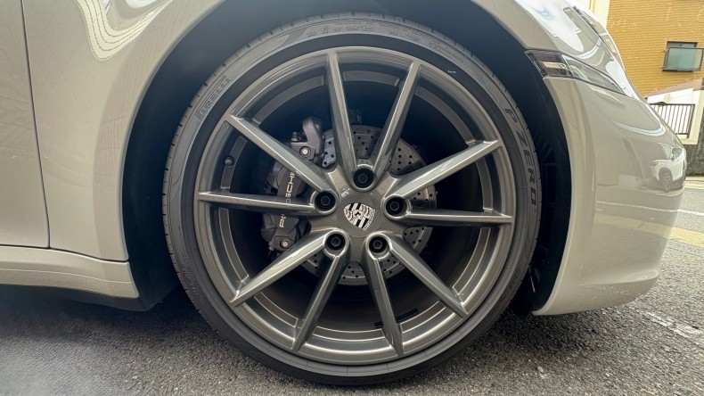 タイヤホイール前