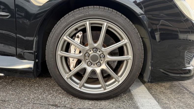 タイヤホイール前