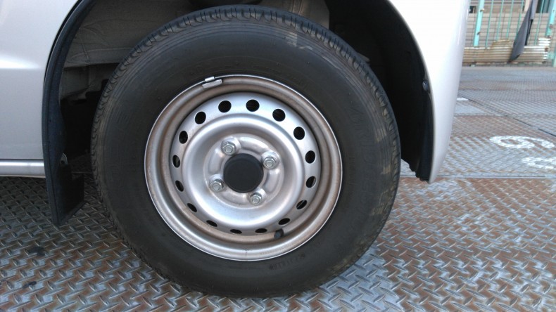 タイヤホイール前