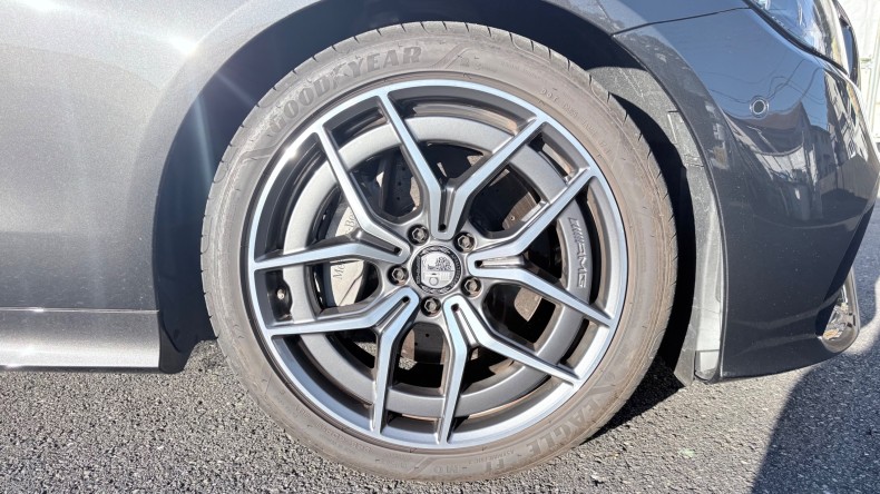 タイヤホイール前