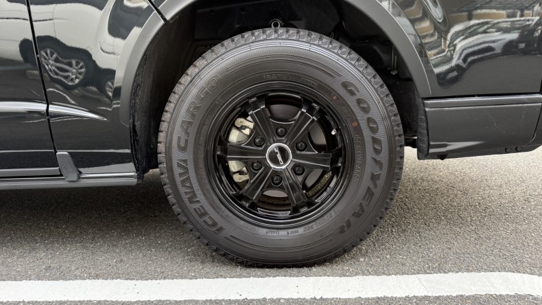 タイヤホイール前