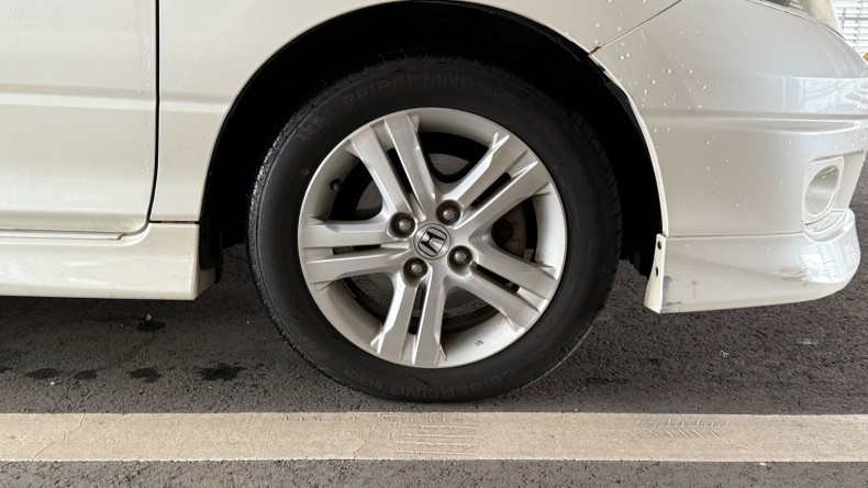 タイヤホイール前