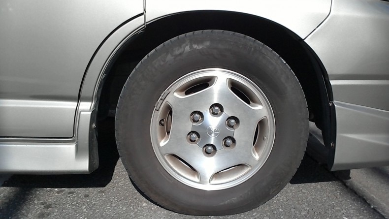 タイヤホイール前