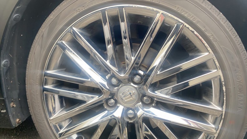 タイヤホイール前