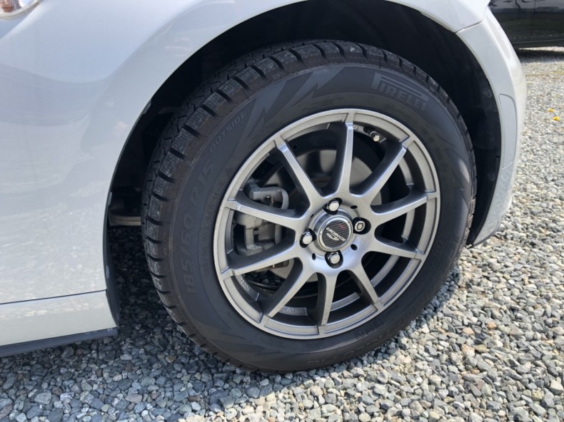 タイヤホイール前