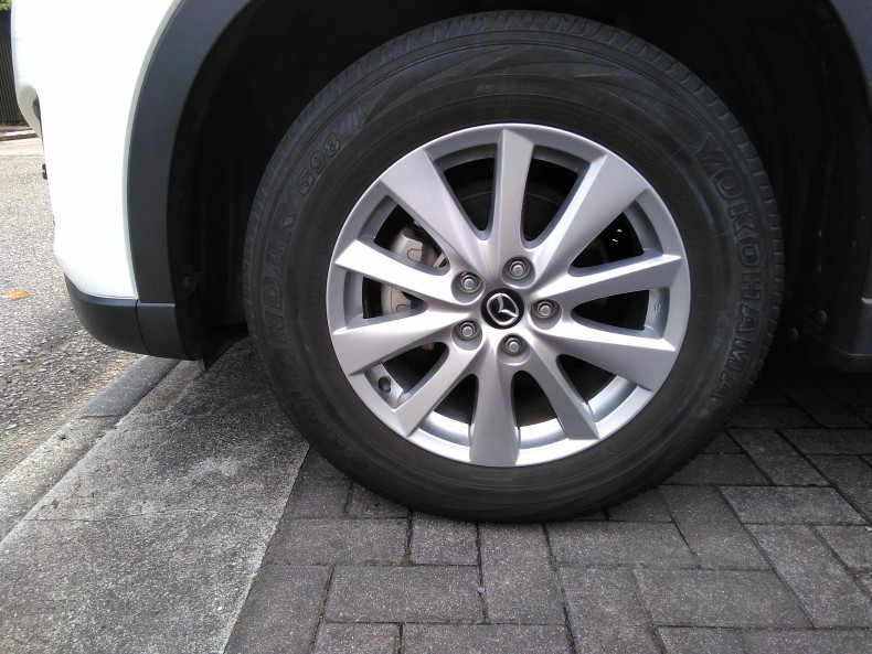 タイヤホイール前