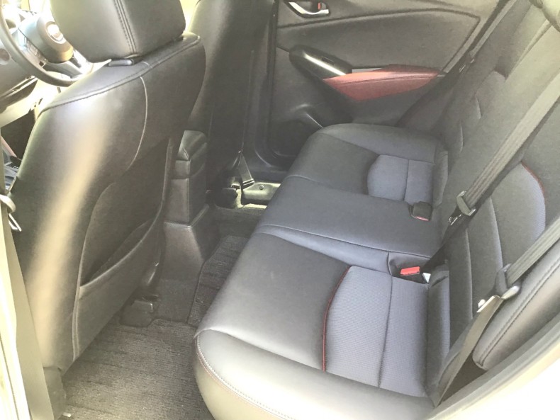 内装後方シート