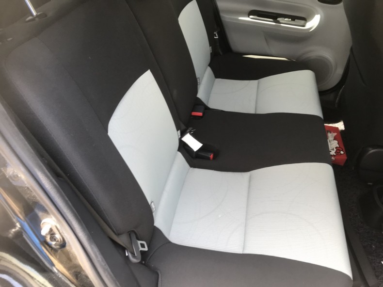 内装後方シート