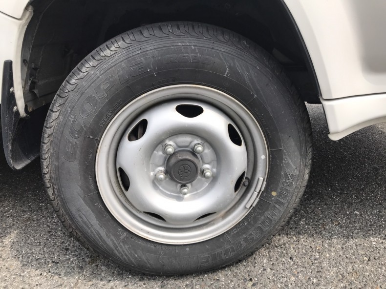 タイヤホイール前