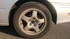 タイヤホイール前