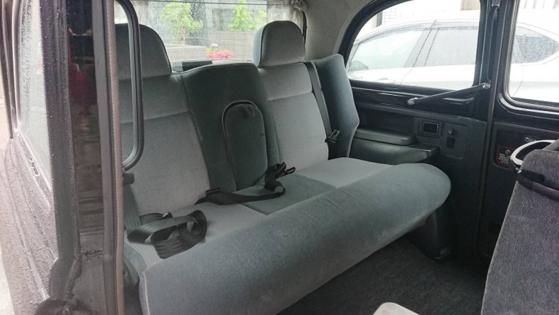 内装後方シート