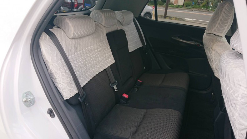 内装後方シート