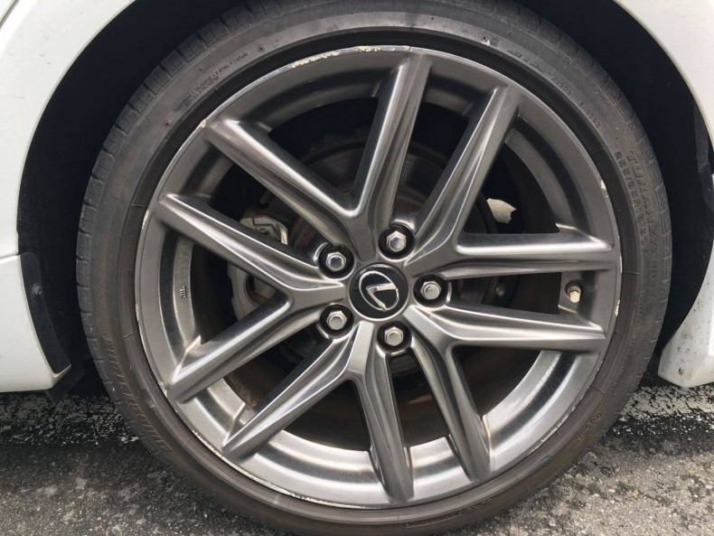 タイヤホイール前