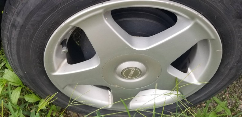 タイヤホイール前