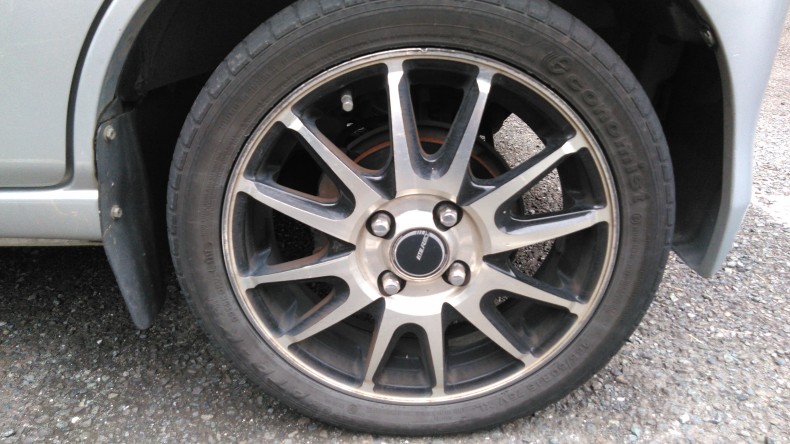 タイヤホイール前