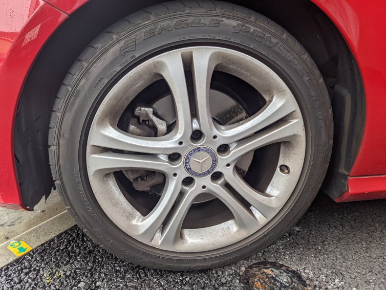 タイヤホイール前