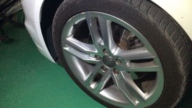 タイヤホイール前