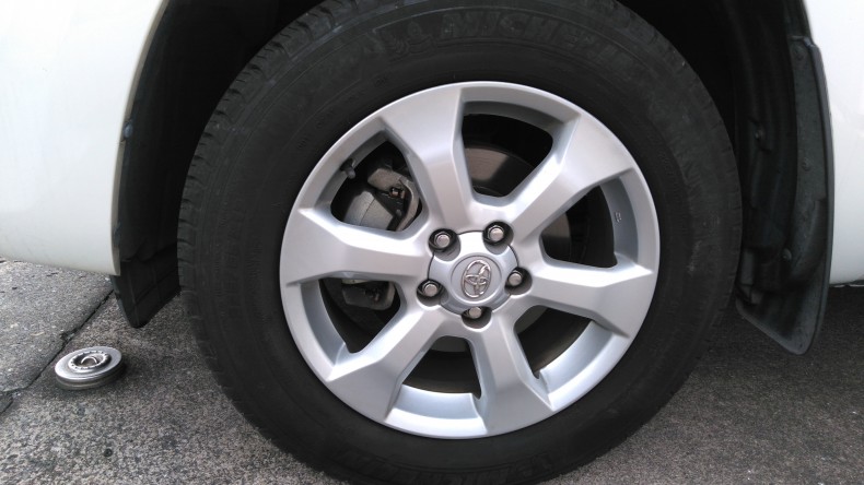 タイヤホイール前