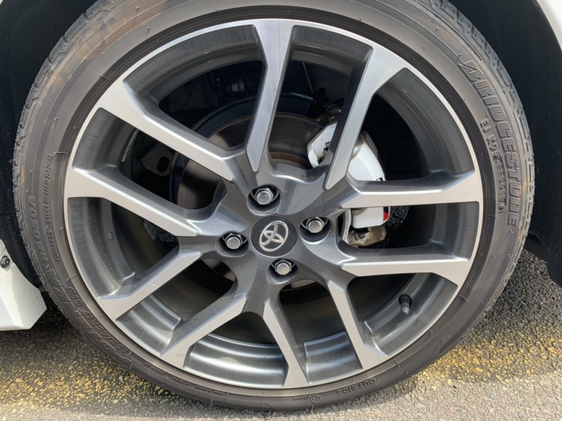 タイヤホイール前