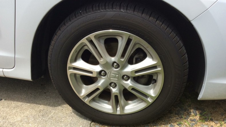 タイヤホイール前