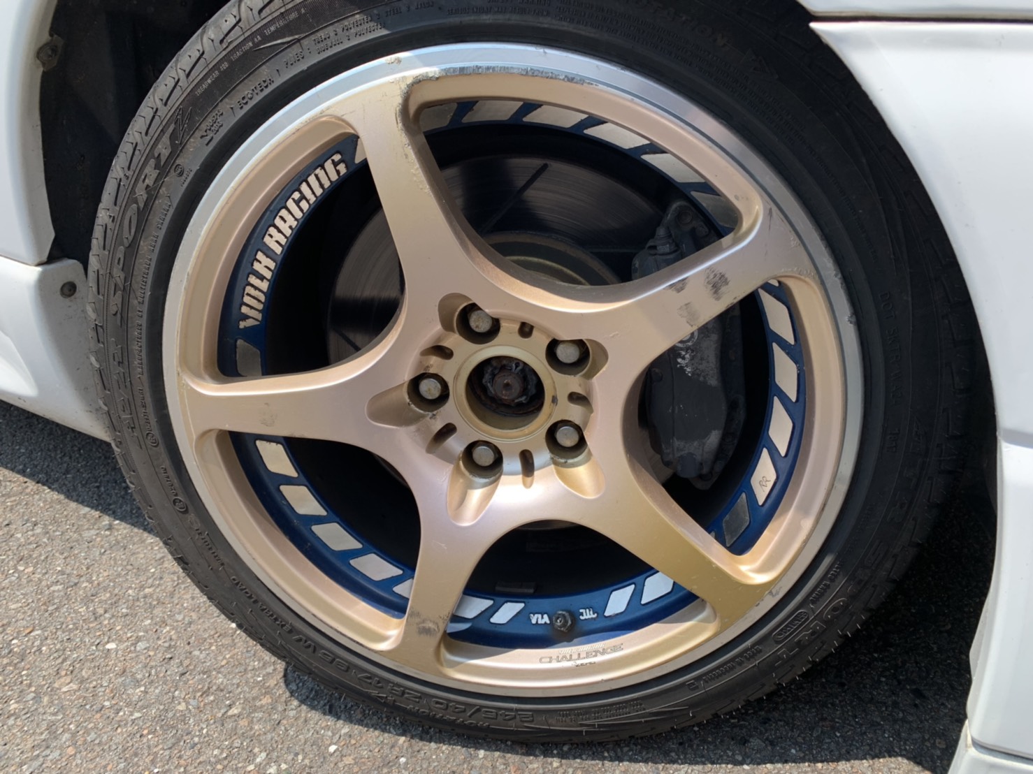 タイヤホイール前