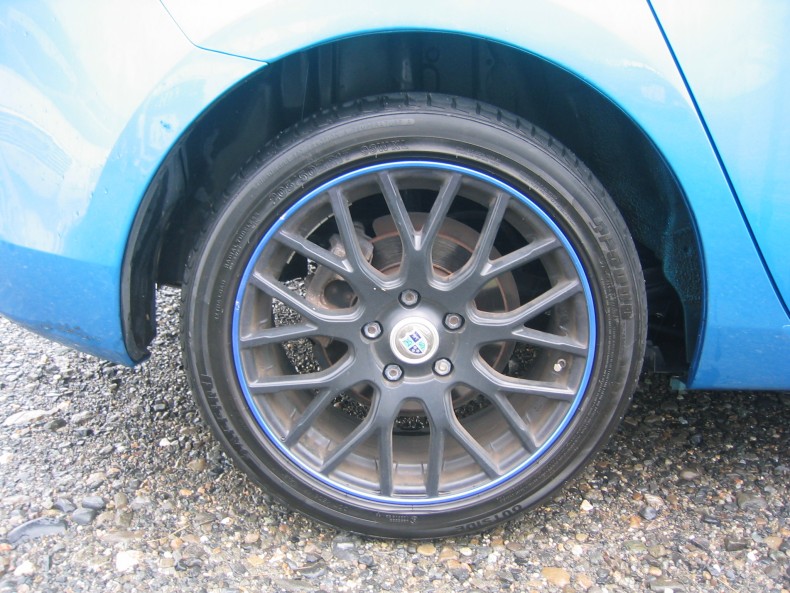 タイヤホイール前