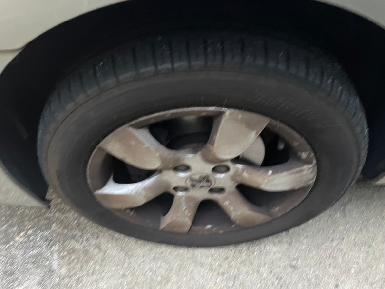 タイヤホイール前