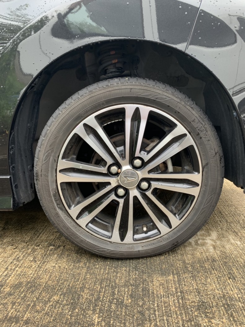 タイヤホイール前